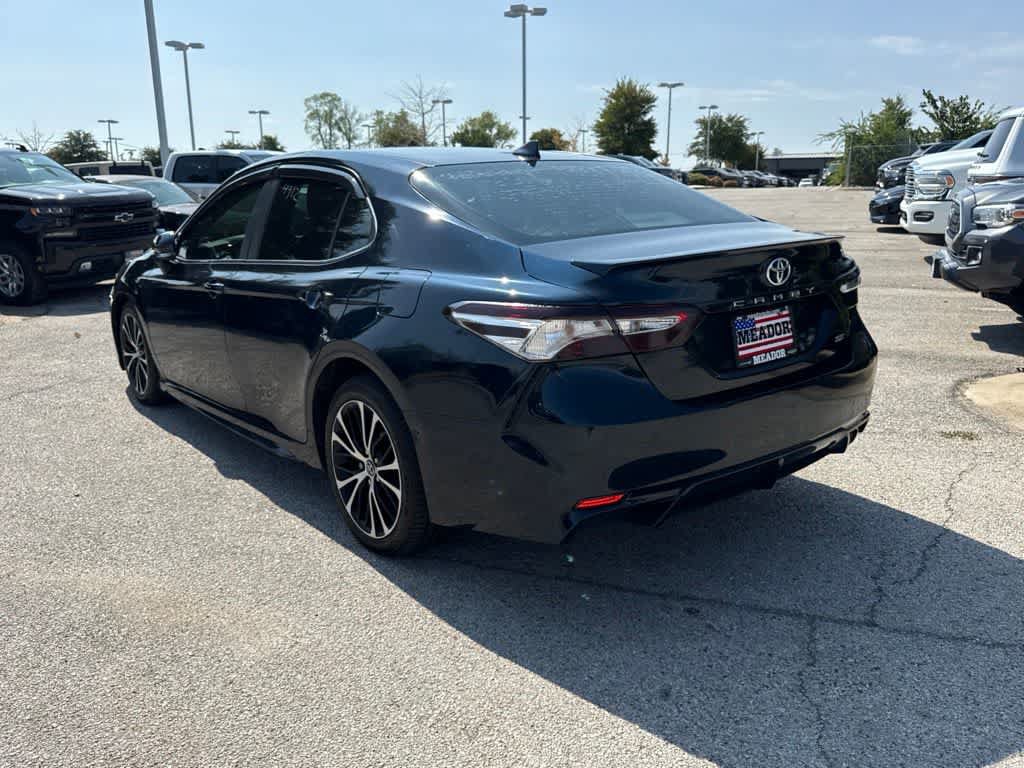 Used 2020 Toyota Camry SE w/ Convenience Package FWD image 3
