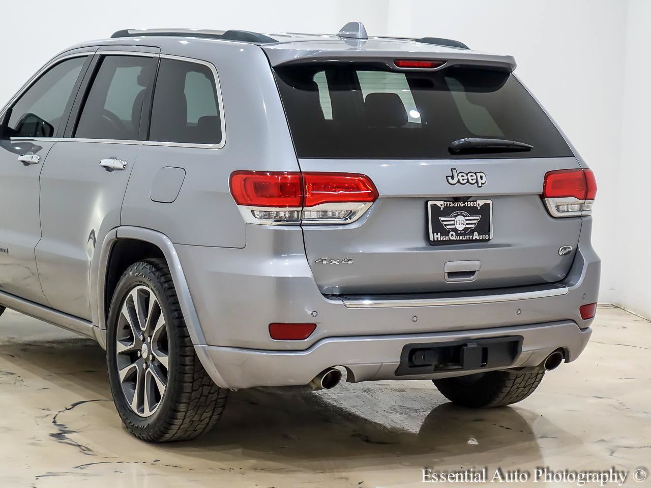 Used 2018 Jeep Grand Cherokee Overland AWD/4WD image 9