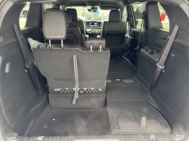 New 2026 Chrysler Pacifica Select image 10
