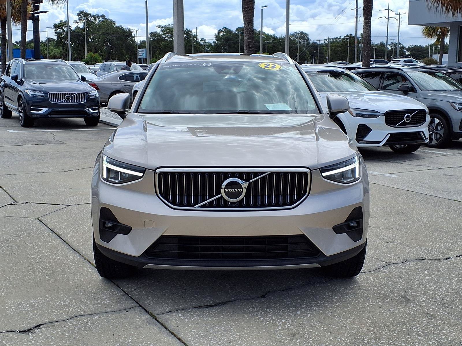 Certified 2023 Volvo XC40 B5 Plus w/ Protection Package Premier AWD/4WD image 2