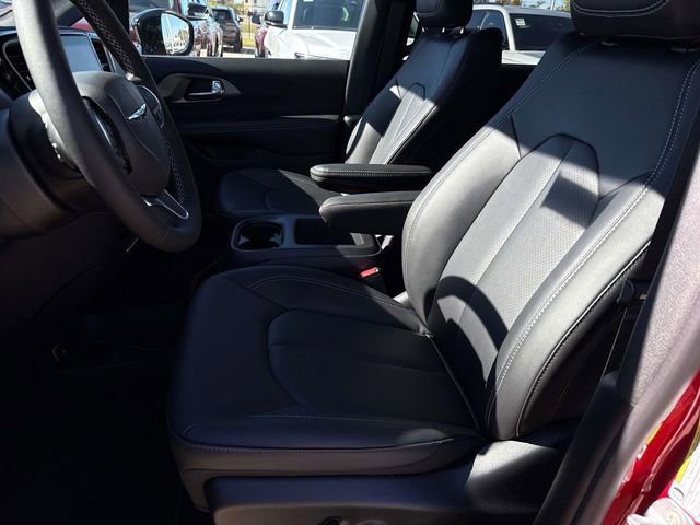 New 2026 Chrysler Pacifica Select image 11