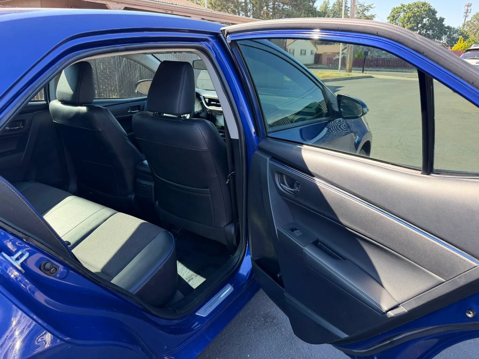 Used 2017 Toyota Corolla SE w/ Body Protection Package FWD image 13