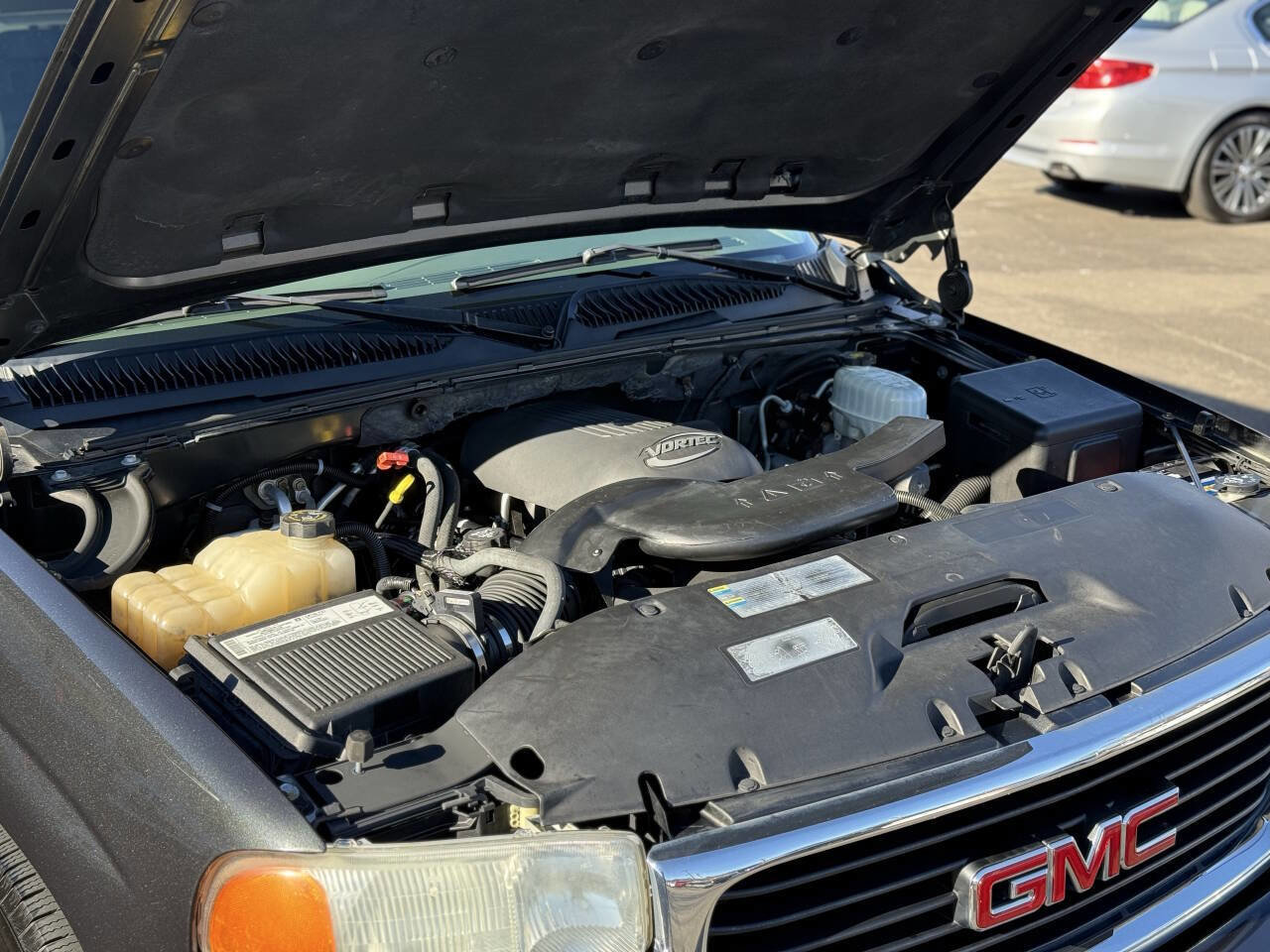 Used 2004 GMC Yukon XL SLT w/ Preferred Equipment Group image 25