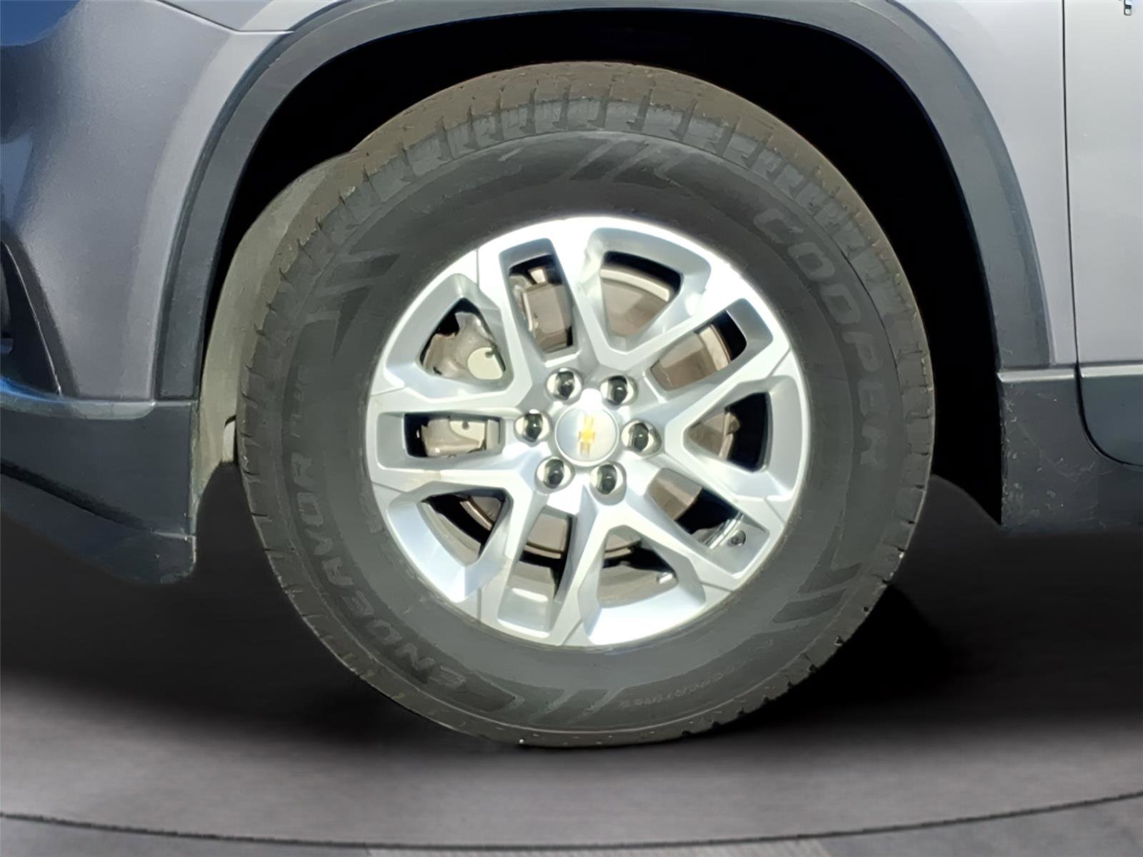 Used 2021 Chevrolet Traverse LT image 11