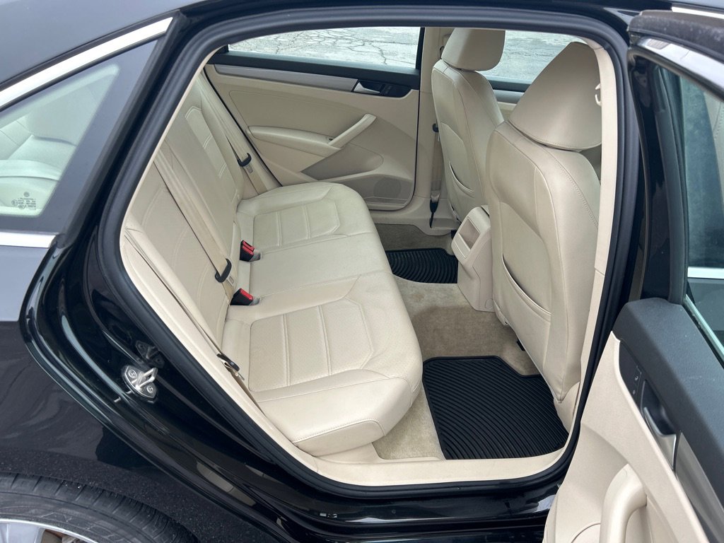 Used 2015 Volkswagen Passat 1.8T Limited Edition image 11