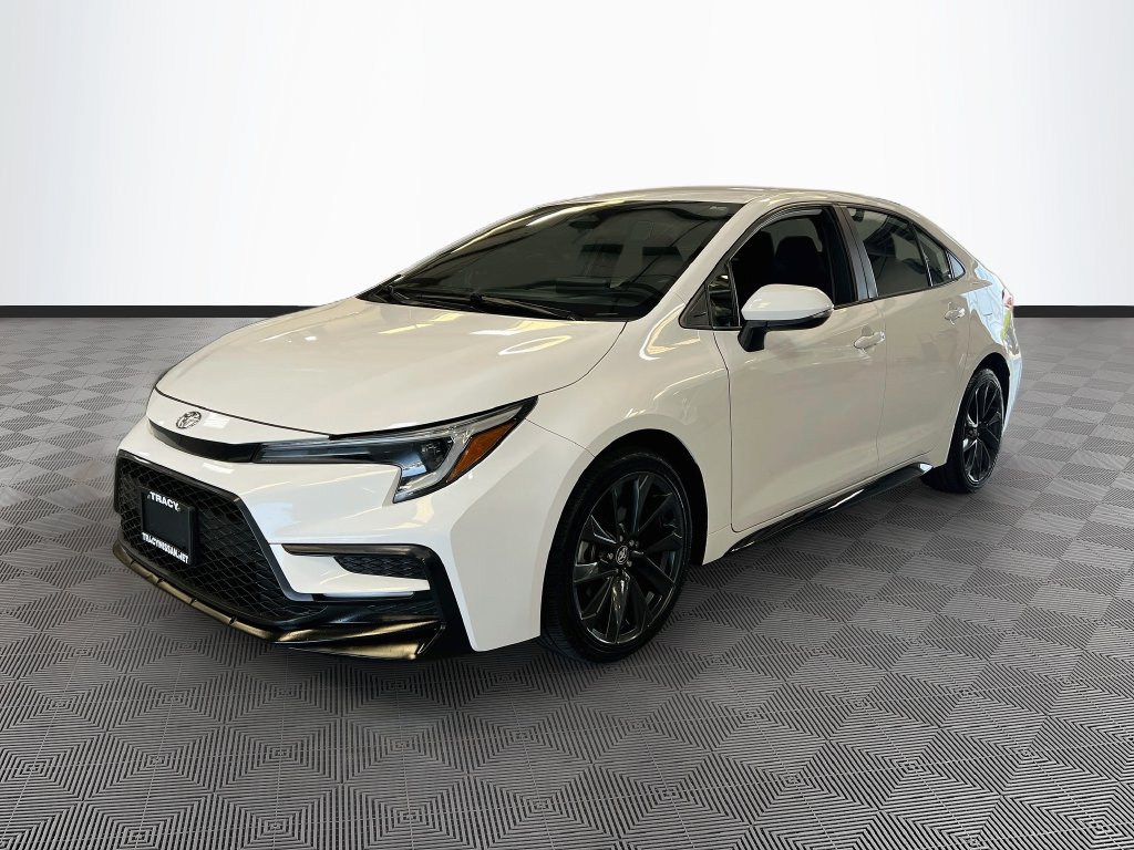 Used 2024 Toyota Corolla SE w/ SE Convenience Package FWD image 3