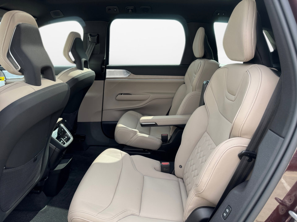 New 2025 Volvo EX90 Ultra image 13