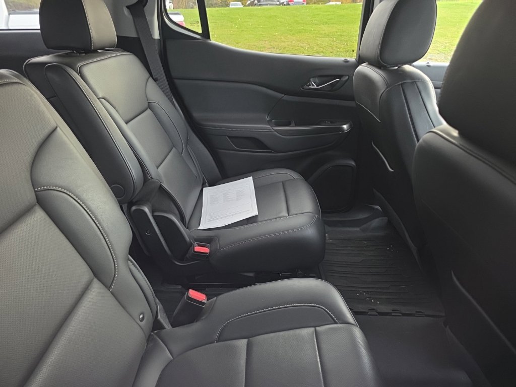 Used 2023 GMC Acadia SLT AWD/4WD image 7