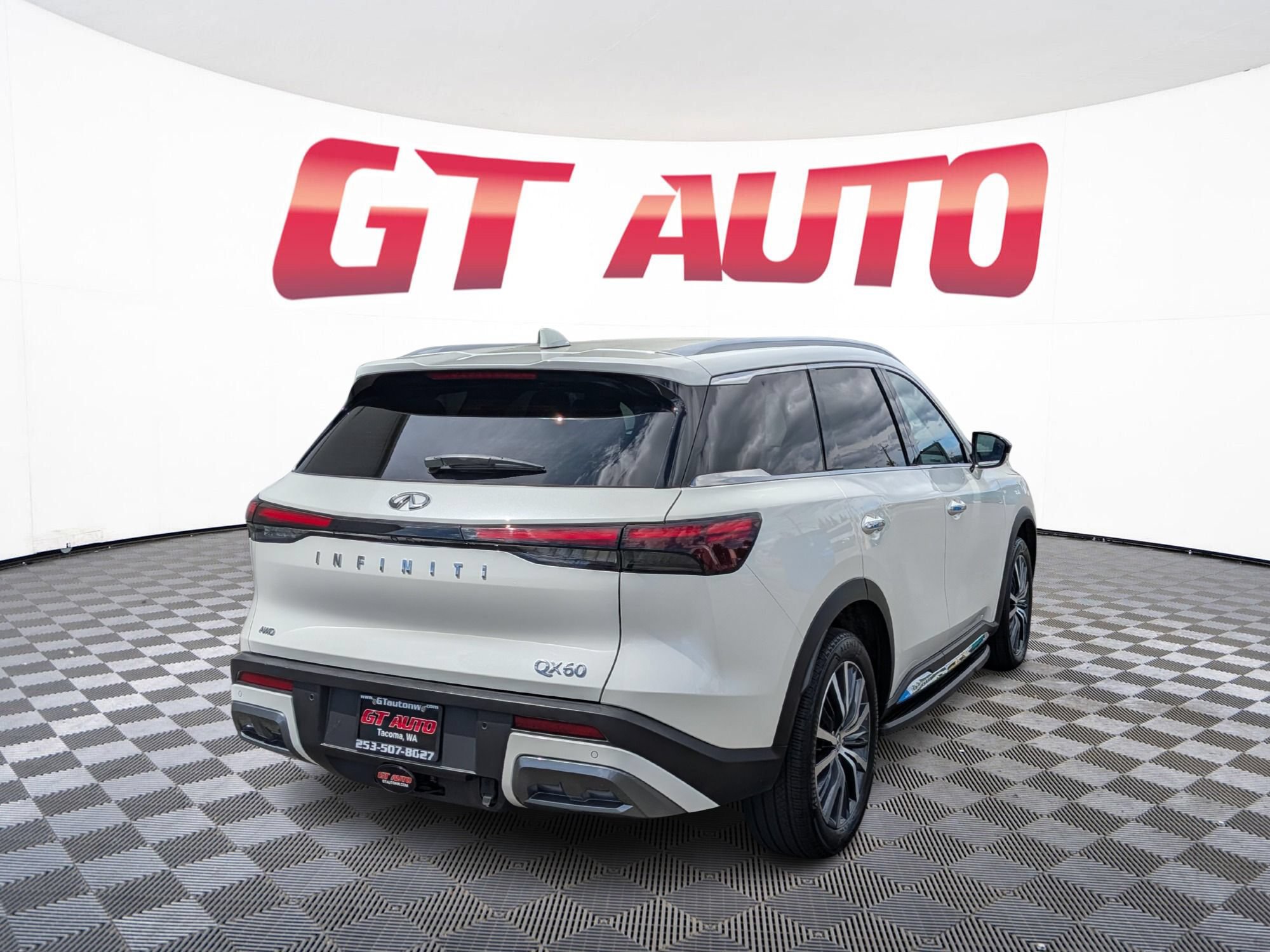 Used 2023 INFINITI QX60 Sensory AWD/4WD image 4