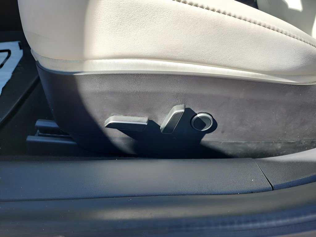 Used 2022 Tesla Model 3 Standard Range image 17