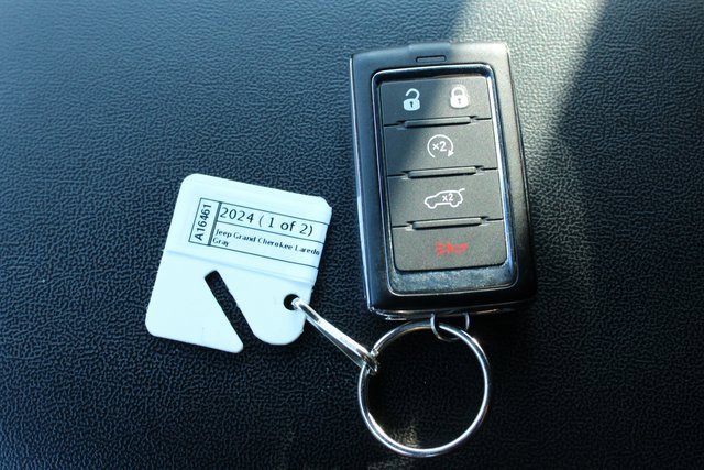 Used 2024 Jeep Grand Cherokee Laredo X w/ Luxury Tech Group I image 27