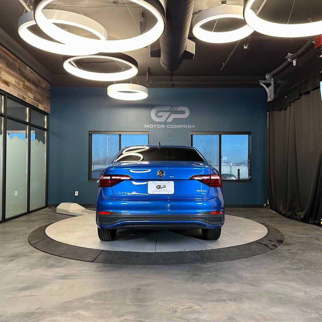 Used 2024 Volkswagen Jetta SE image 4