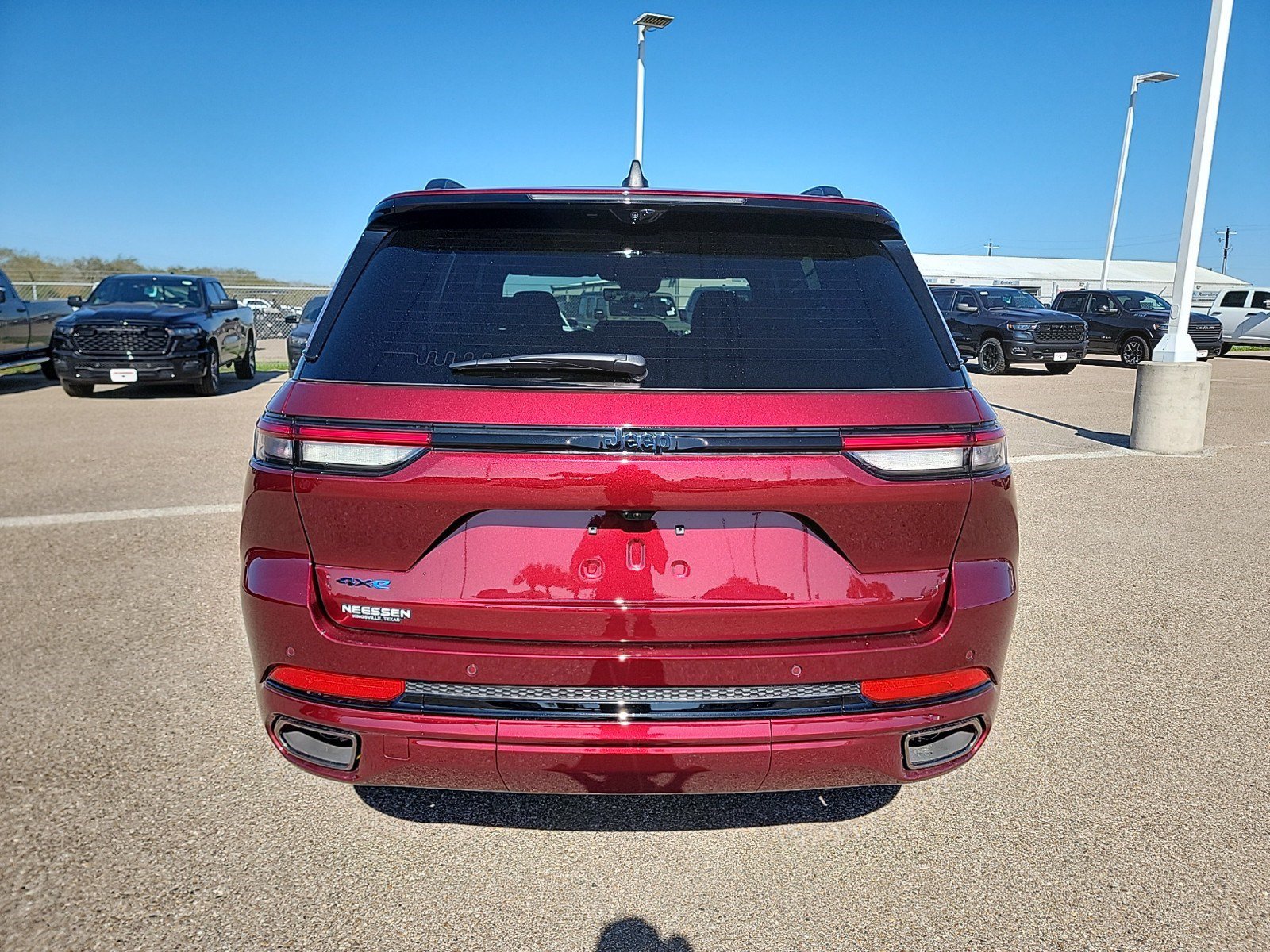 Used 2025 Jeep Grand Cherokee Limited 4xe AWD/4WD image 9