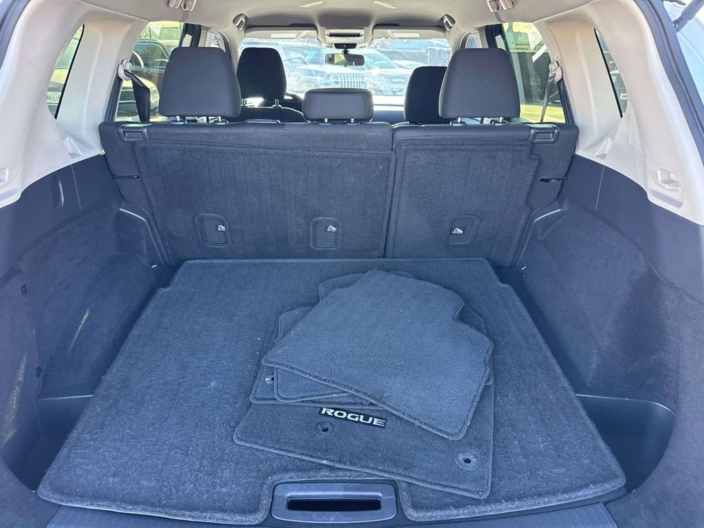 Used 2023 Nissan Rogue S image 6