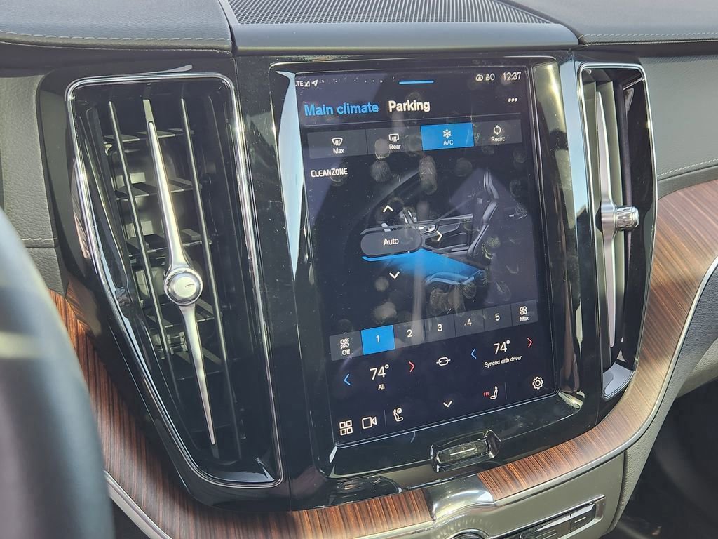 Used 2023 Volvo XC60 T8 Ultimate image 9