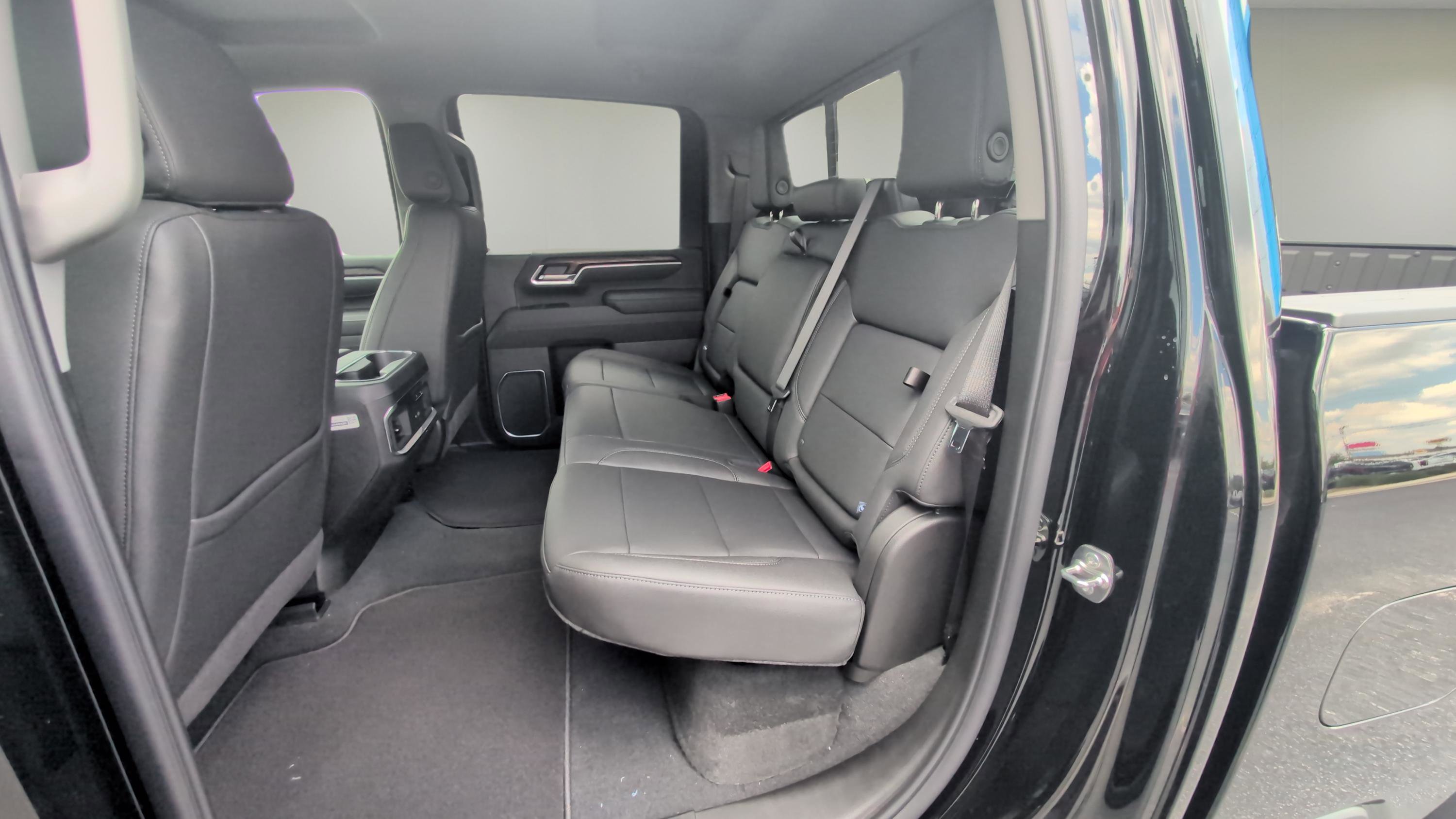 New 2025 GMC Sierra 2500 SLT w/ SLT Convenience Package image 19