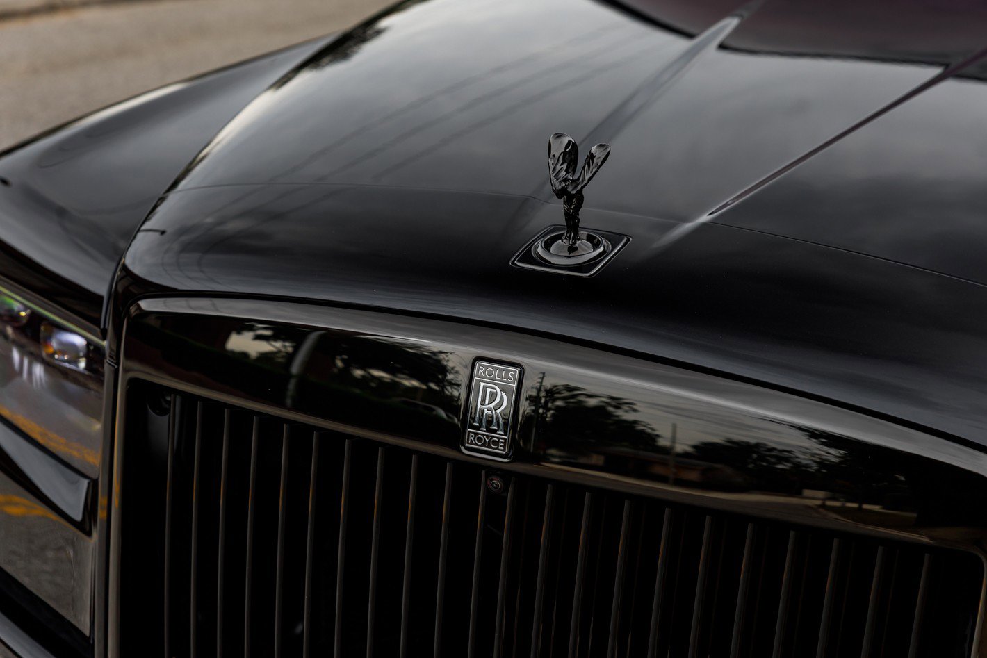 Used 2022 Rolls-Royce Cullinan Black Badge w/ Dark Exterior Package image 4