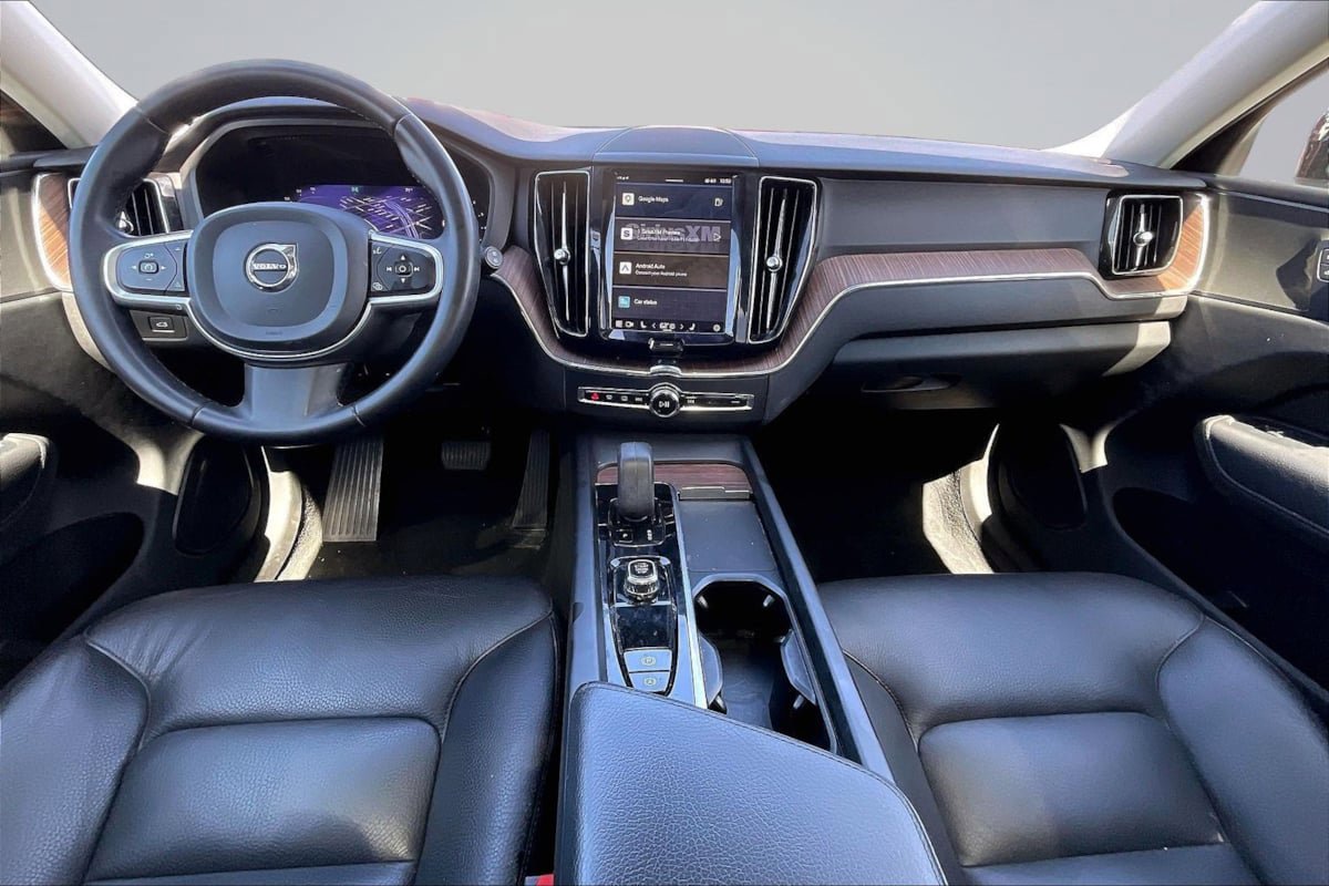 Used 2022 Volvo XC60 B5 Momentum AWD/4WD image 16