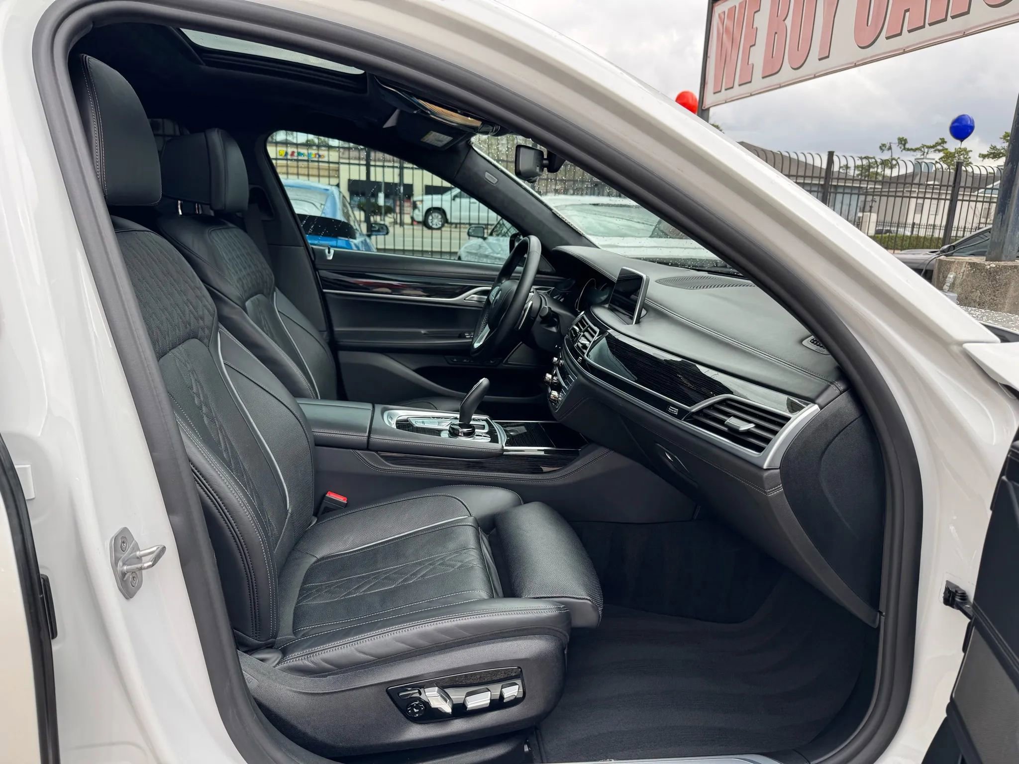 Used 2019 BMW 750i w/ Executive Package image 15