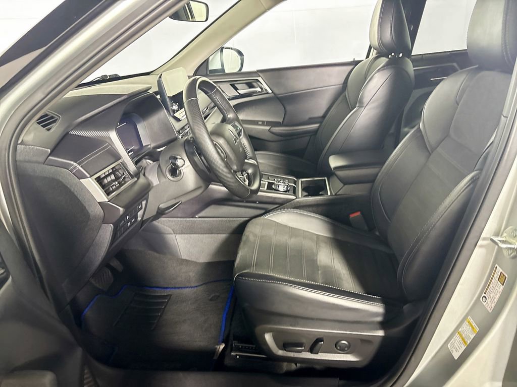 Used 2024 Mitsubishi Outlander SE image 11