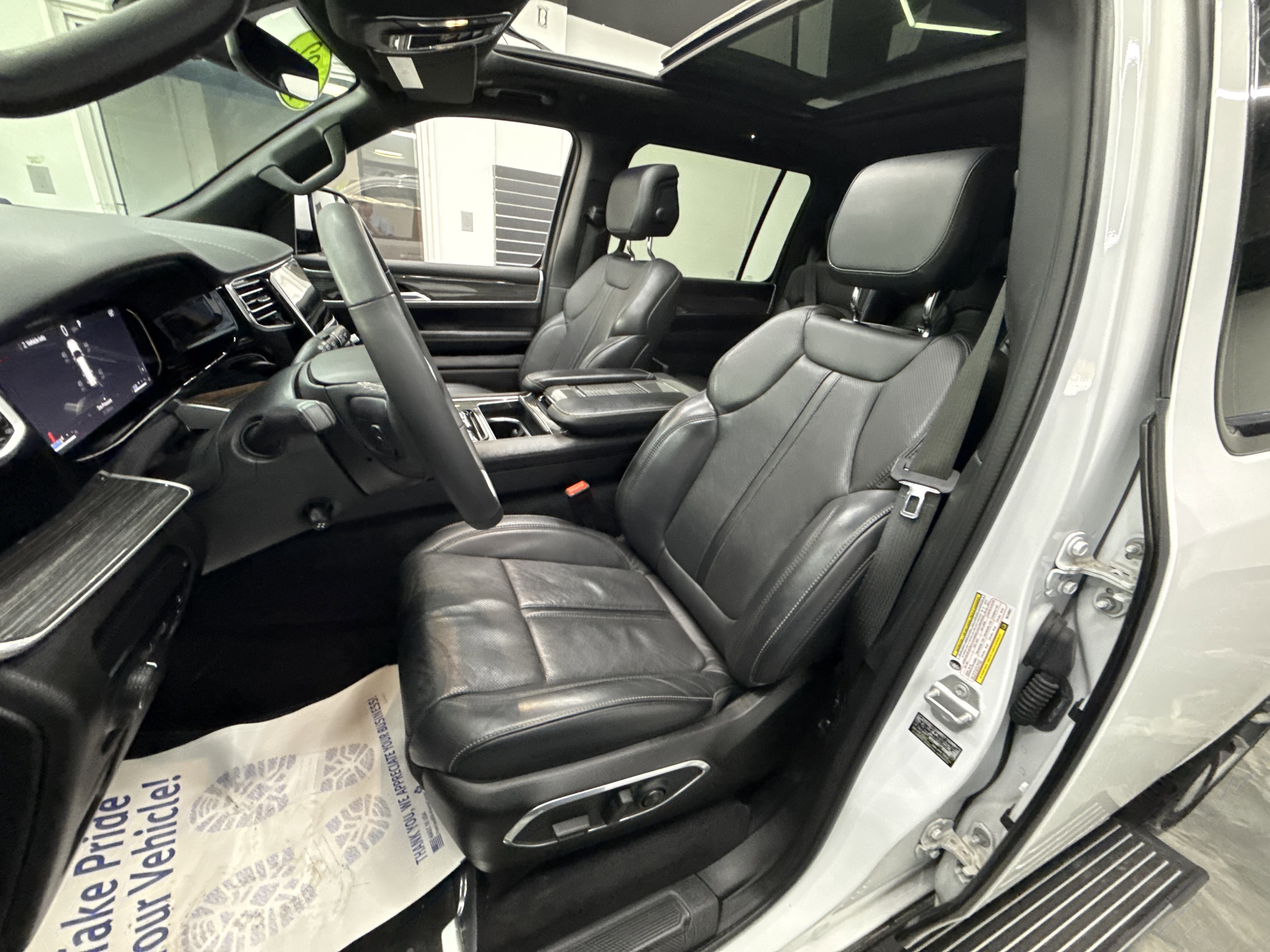 Used 2022 Jeep Wagoneer Series III w/ Premium Group I image 12