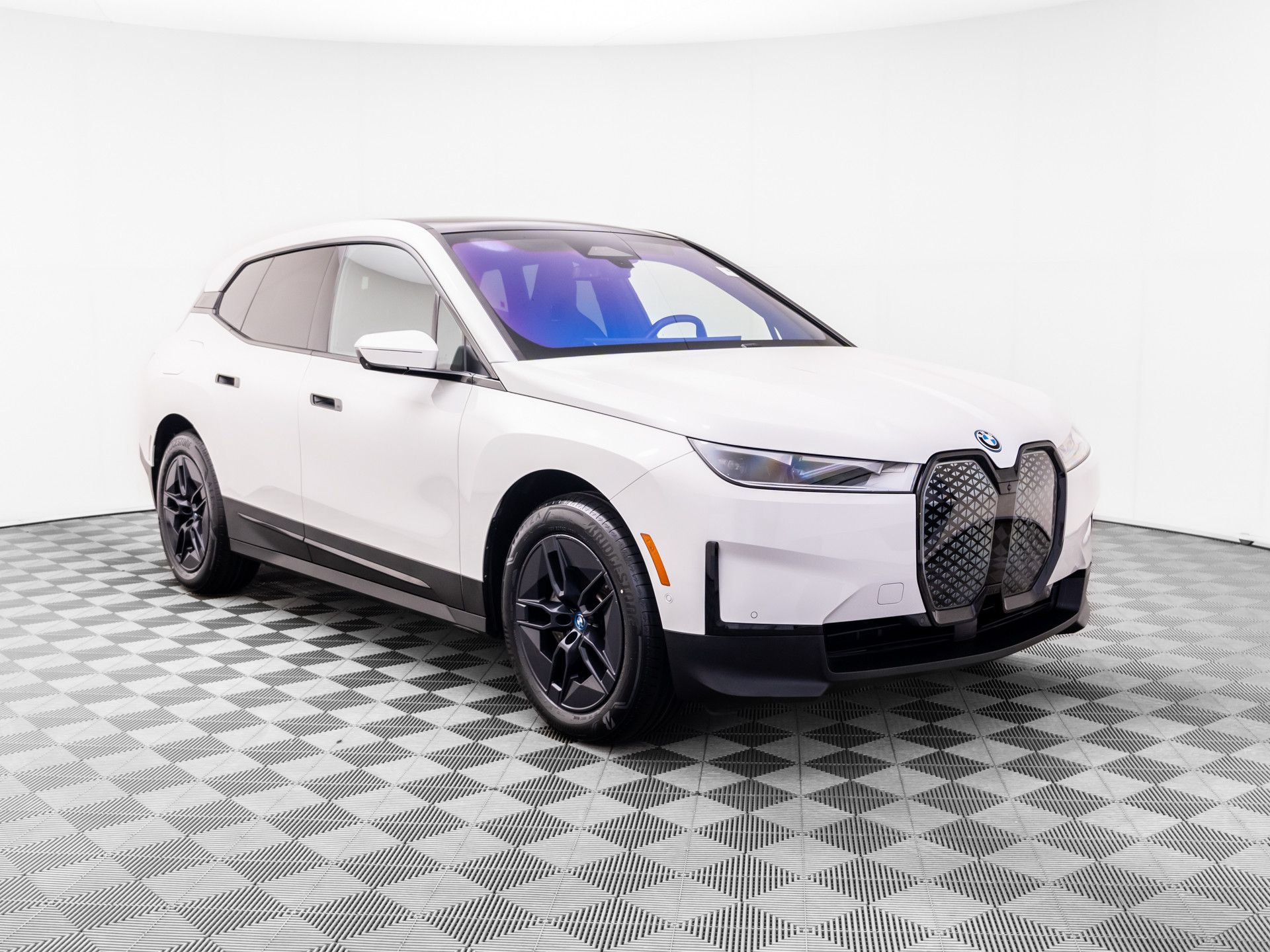 Used 2024 BMW iX xDrive50 w/ Convenience Package AWD/4WD image 7