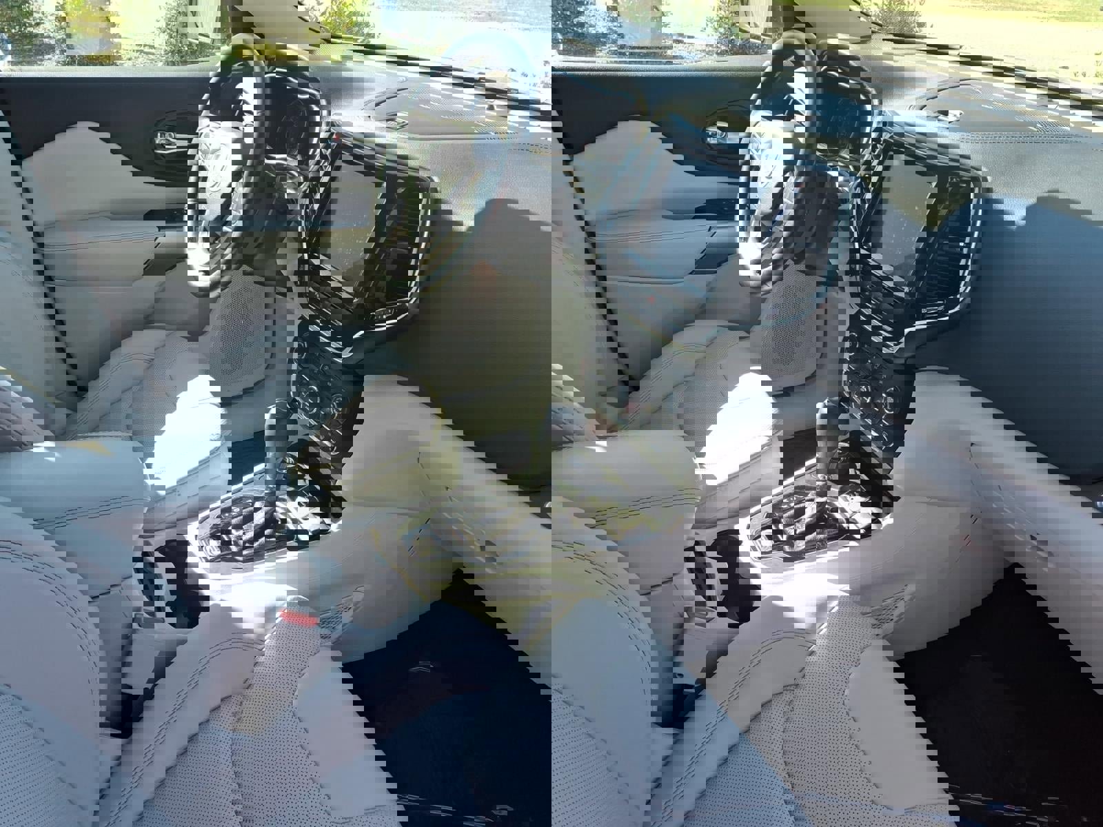 Used 2020 Jeep Cherokee Limited image 22