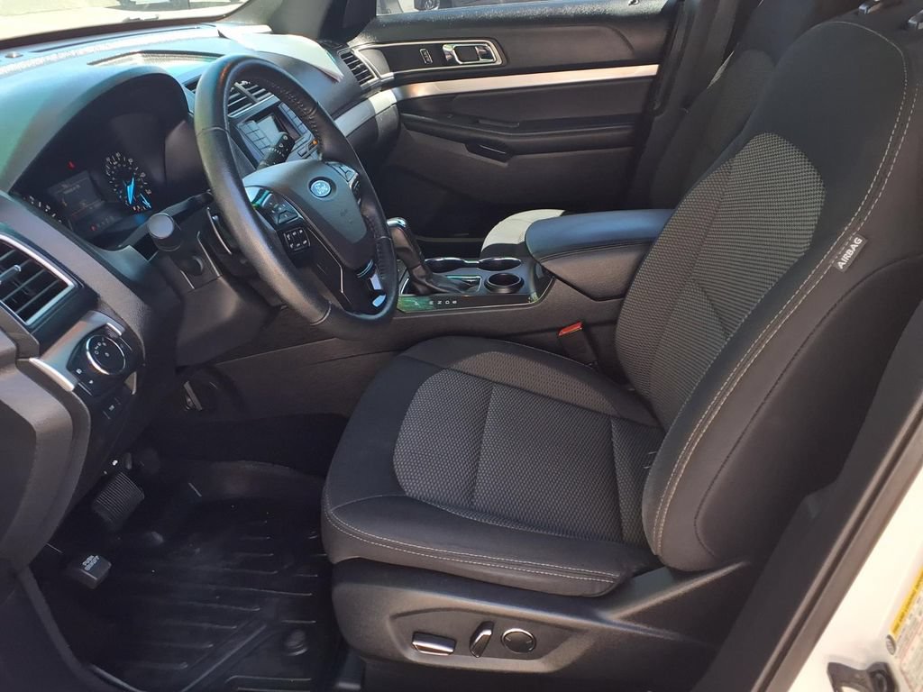 Used 2017 Ford Explorer XLT FWD image 16