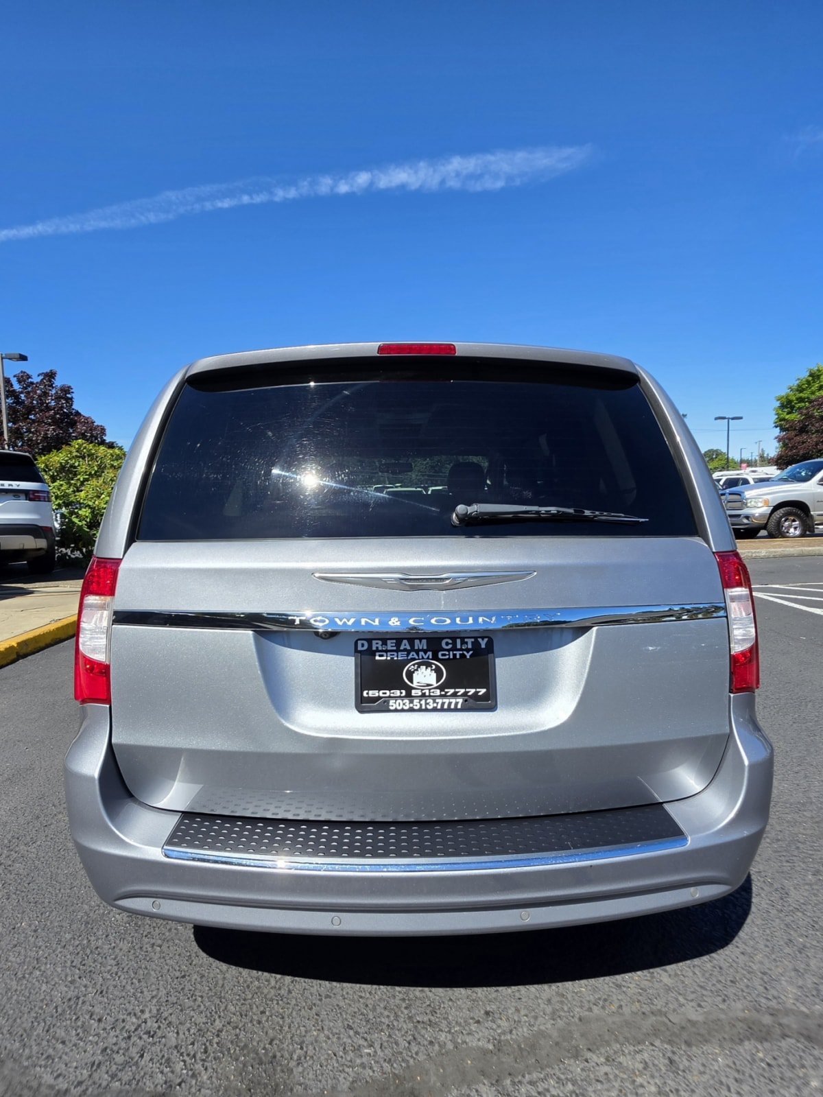 Used 2015 Chrysler Town & Country Touring-L FWD image 8