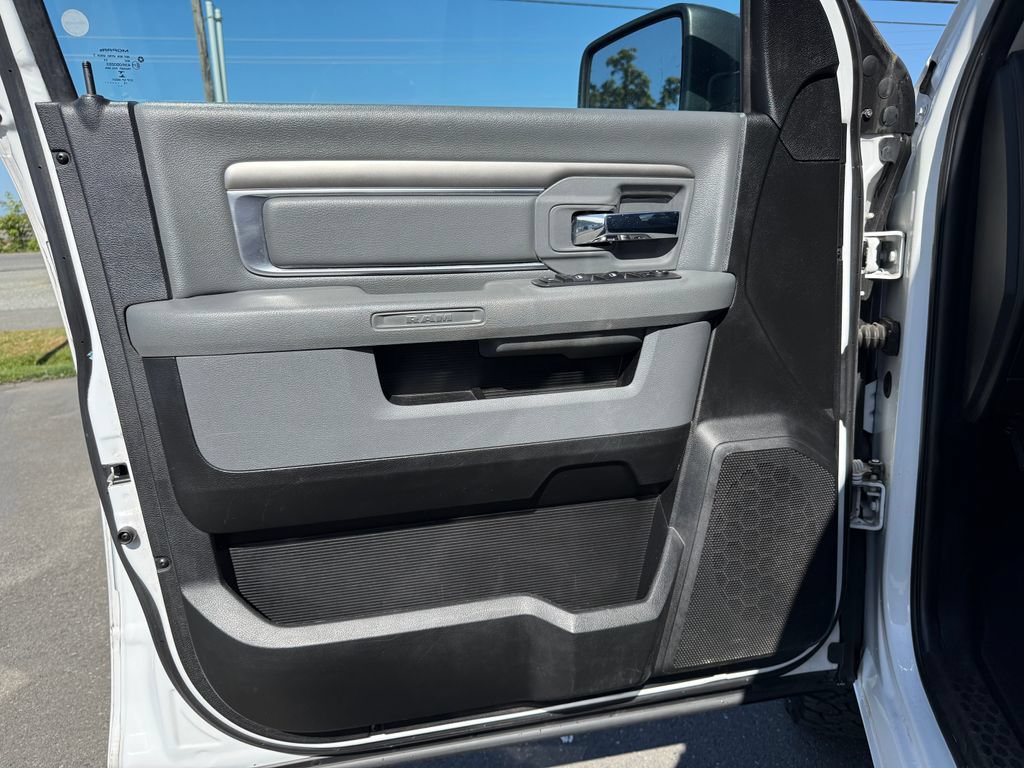 Used 2019 RAM 1500 Classic SLT AWD/4WD image 17