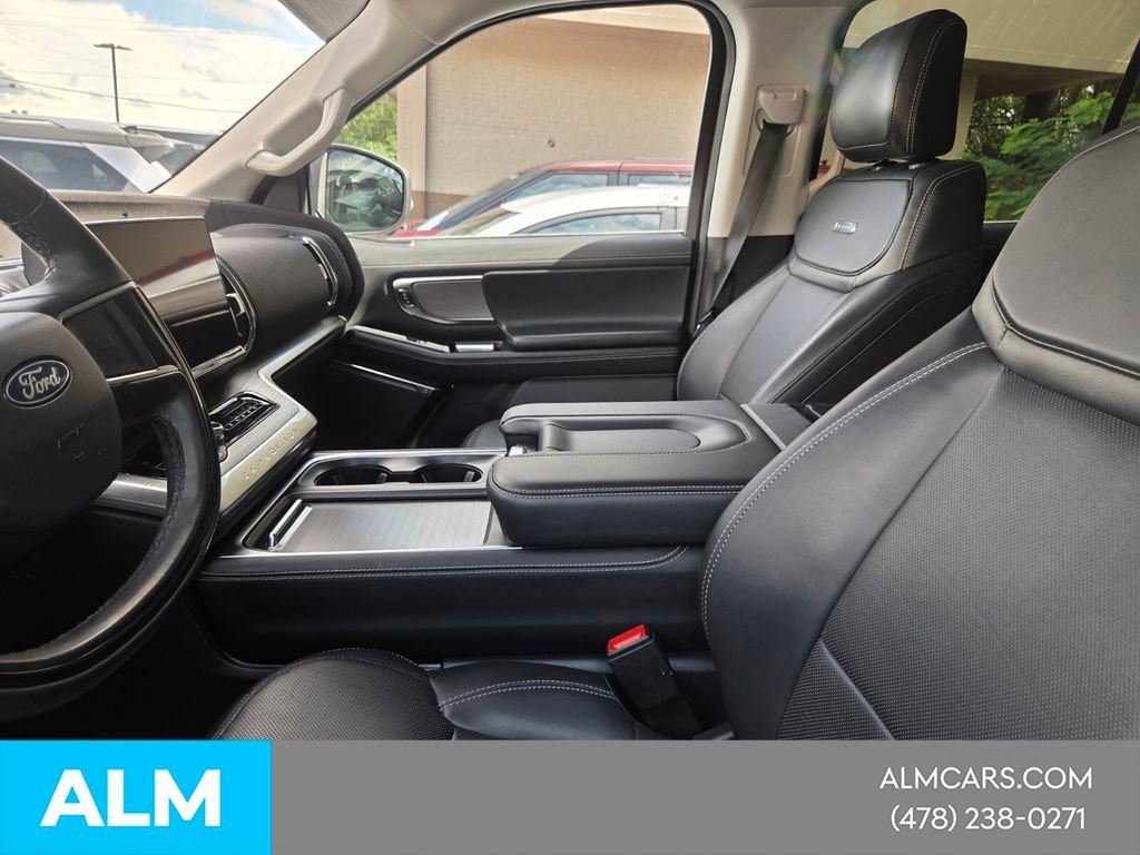 Used 2025 Ford Expedition Platinum AWD/4WD image 4