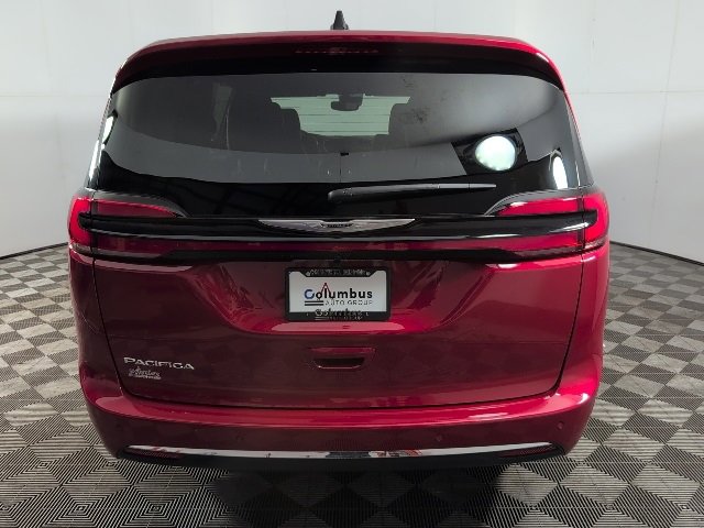 New 2026 Chrysler Pacifica Select image 5