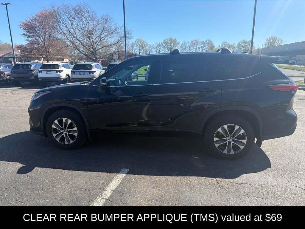 Used 2021 Toyota Highlander XLE AWD/4WD image 6
