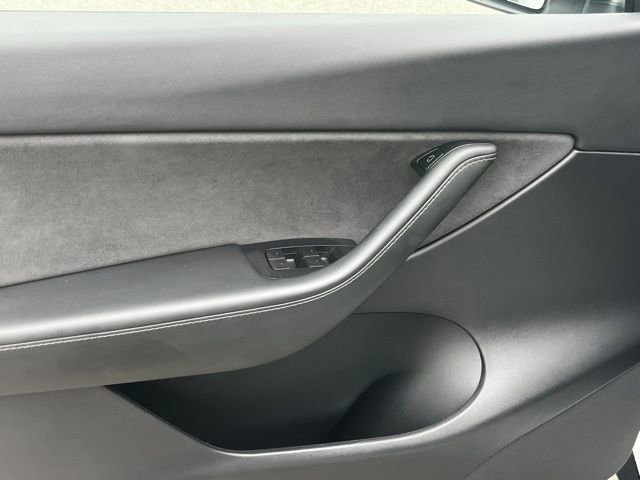 Used 2022 Tesla Model Y Performance AWD/4WD image 9