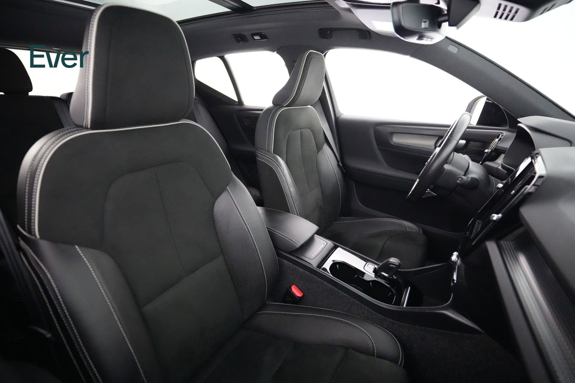 Used 2021 Volvo XC40 P8 Recharge w/ Advanced Package image 23