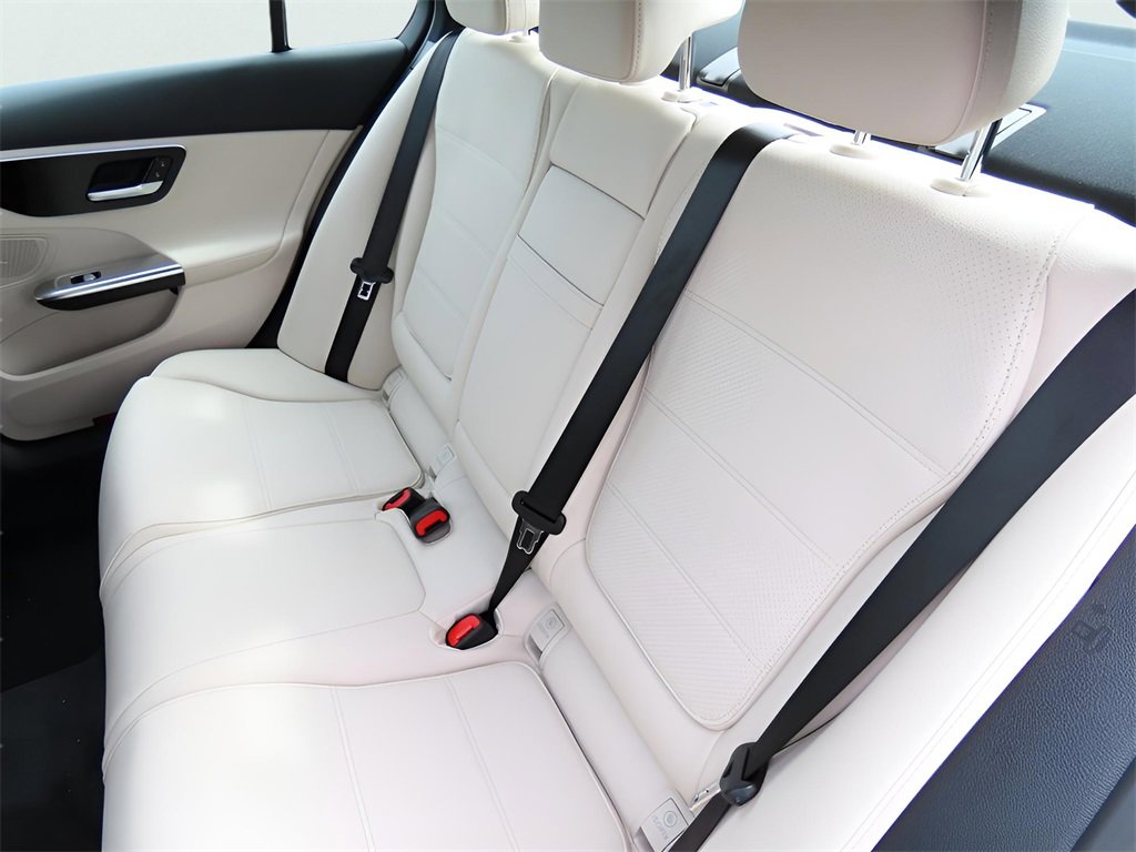 Used 2025 Mercedes-Benz C 300 4MATIC Sedan image 31