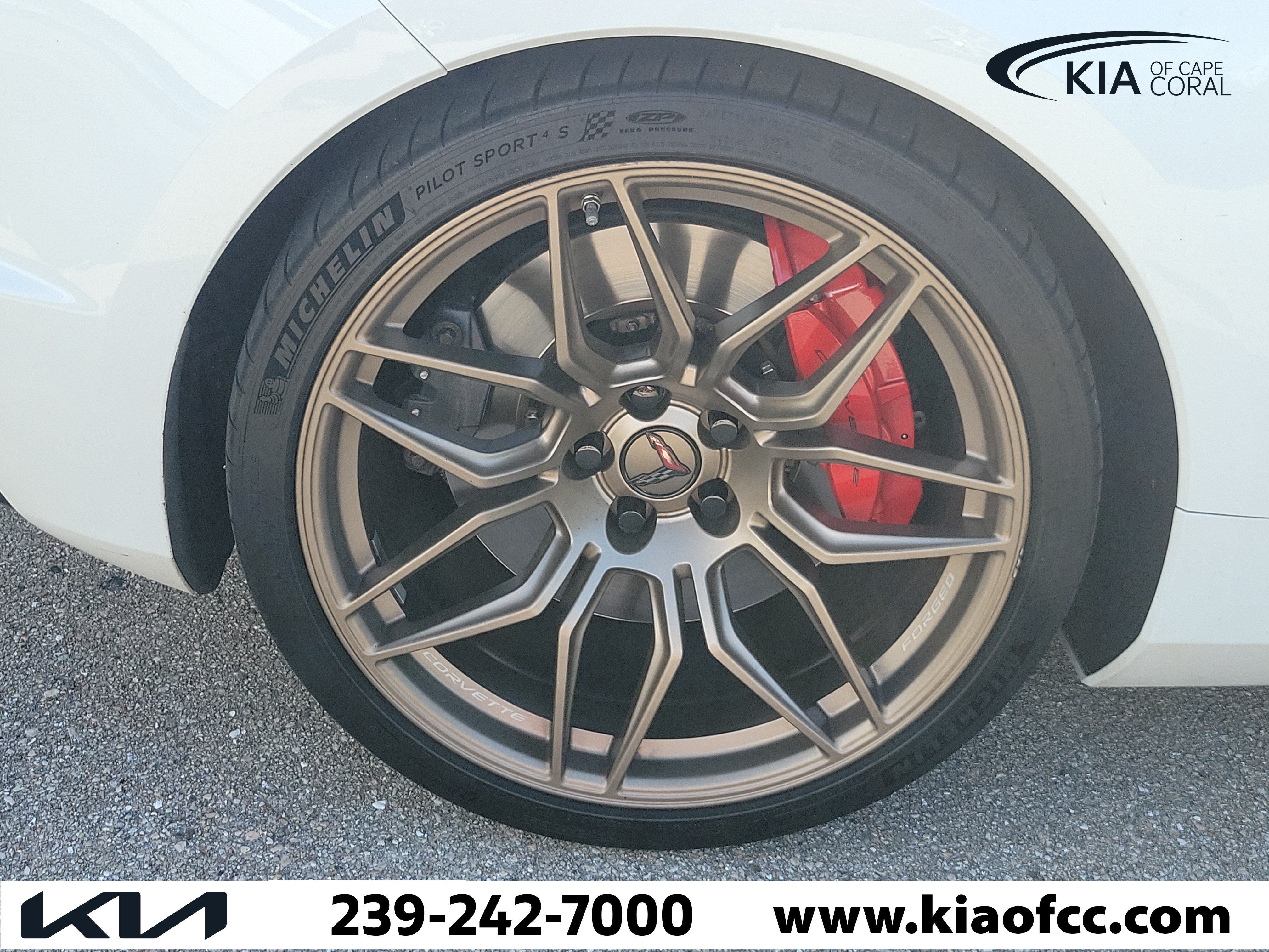 Used 2025 Chevrolet Corvette Z06 RWD image 8