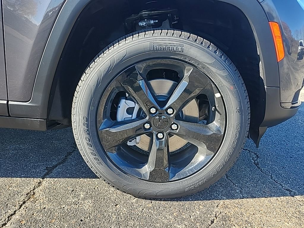 New 2025 Jeep Grand Cherokee L Limited w/ Black Appearance Package AWD/4WD image 9