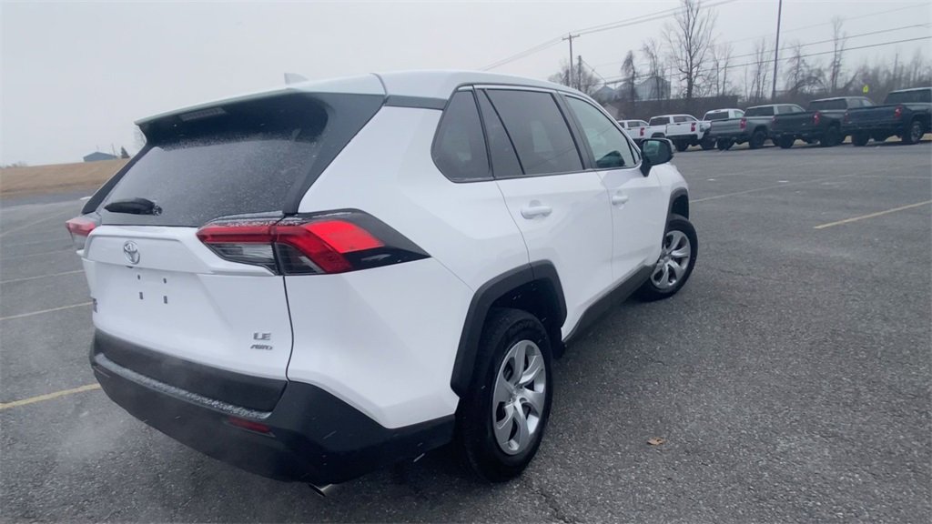 Used 2022 Toyota RAV4 LE image 8