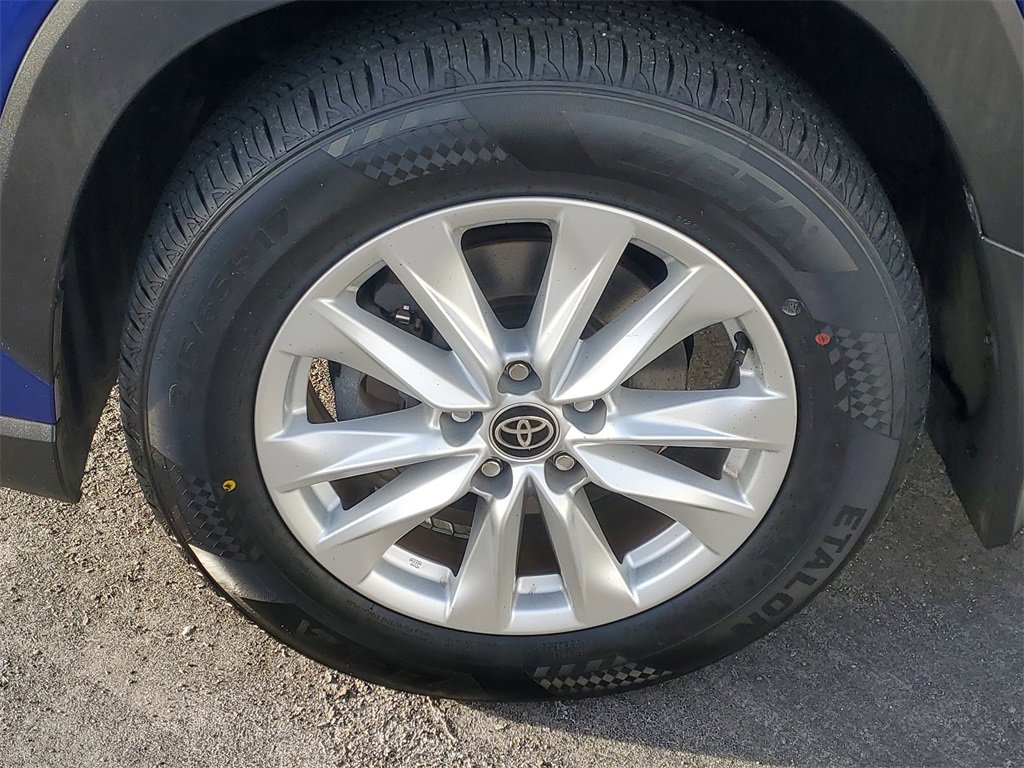 Certified 2023 Toyota Corolla Cross LE image 5