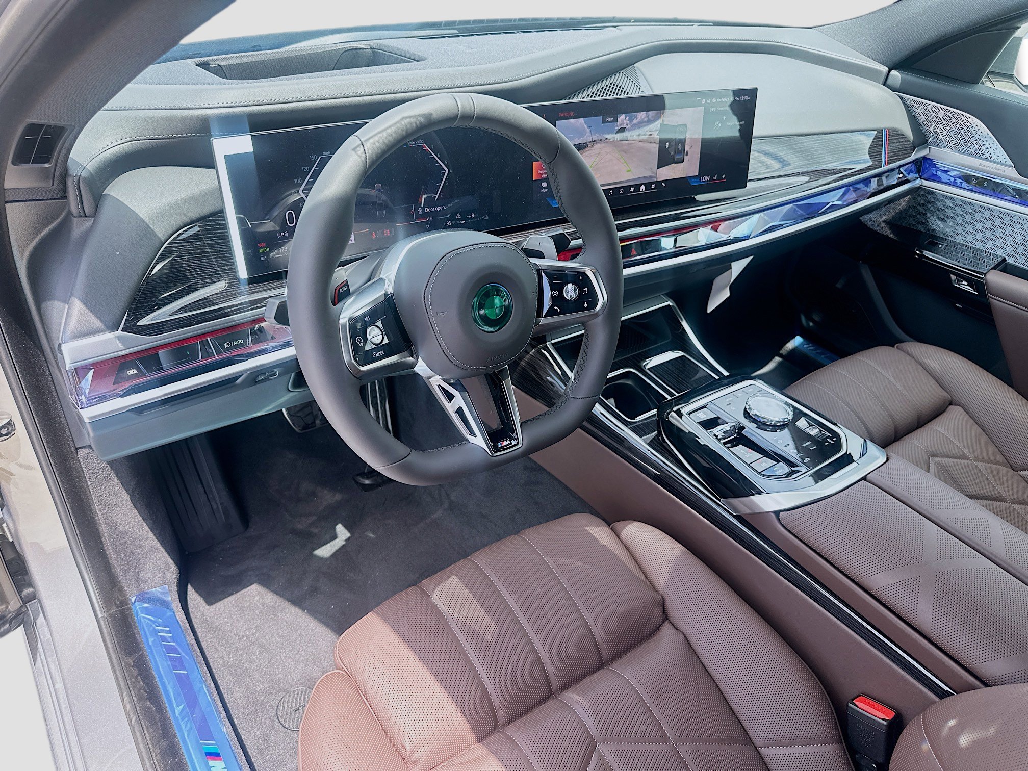 New 2025 BMW 750e xDrive w/ Executive Package image 7