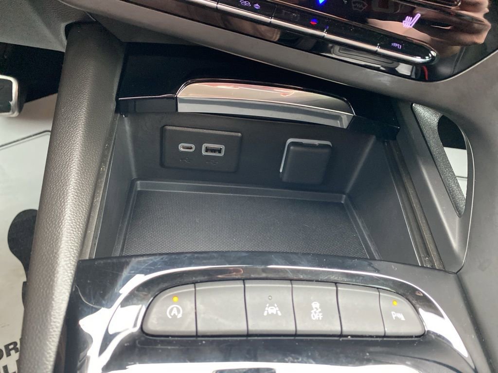 Used 2023 Buick Envision Essence w/ Sport Touring Package image 25