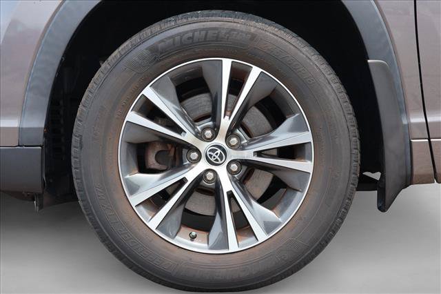 Used 2016 Toyota Highlander XLE AWD/4WD image 9