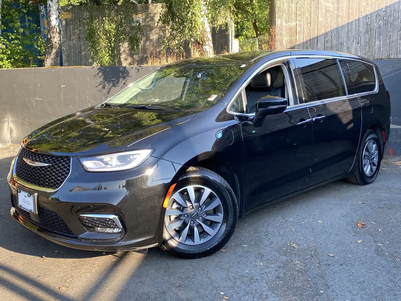 Used 2024 Chrysler Pacifica Limited