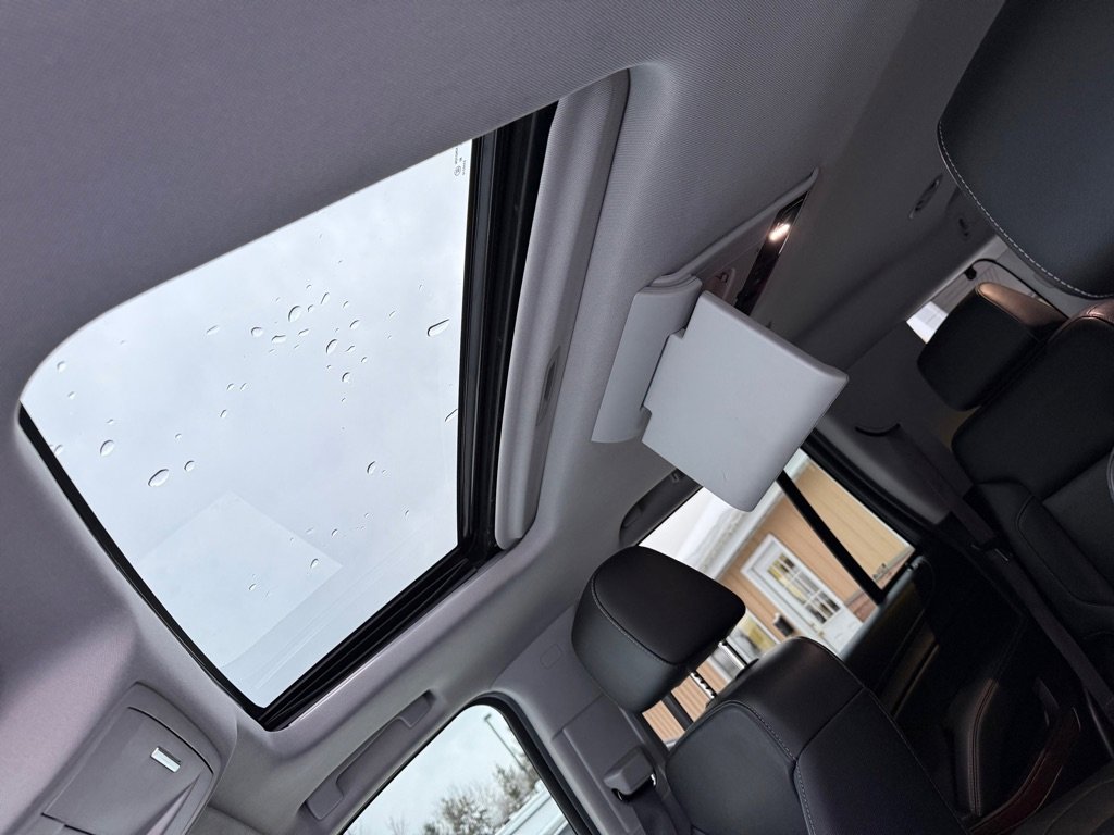 Used 2017 GMC Yukon SLT w/ Open Road Package image 9