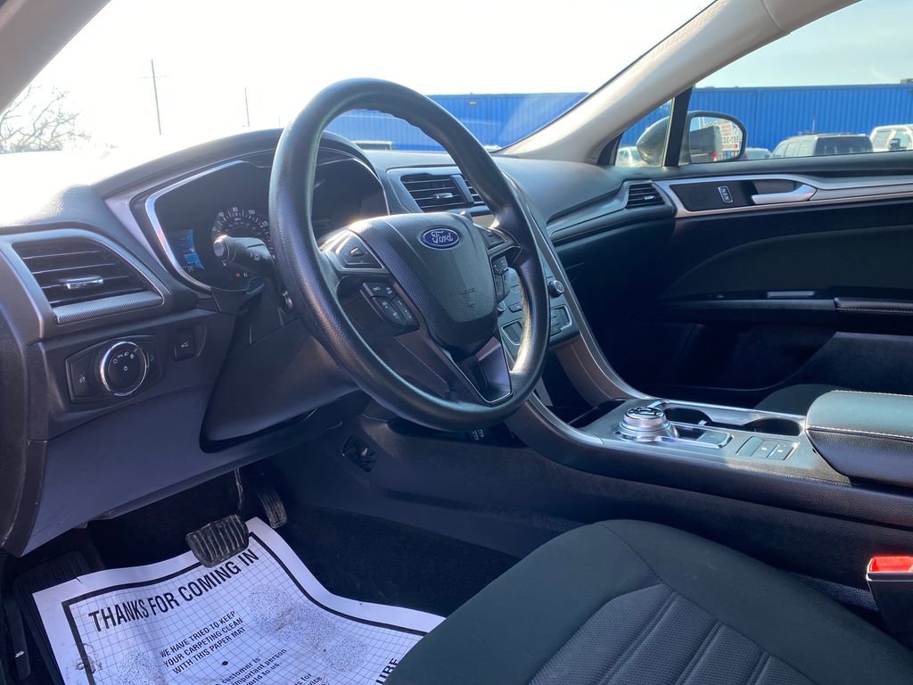 Used 2020 Ford Fusion SE image 8