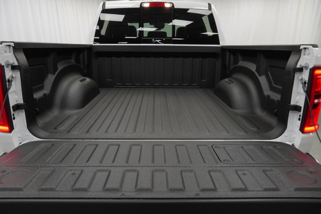 New 2027 RAM 1500 Limited w/ Body Color Bumper Group AWD/4WD image 31