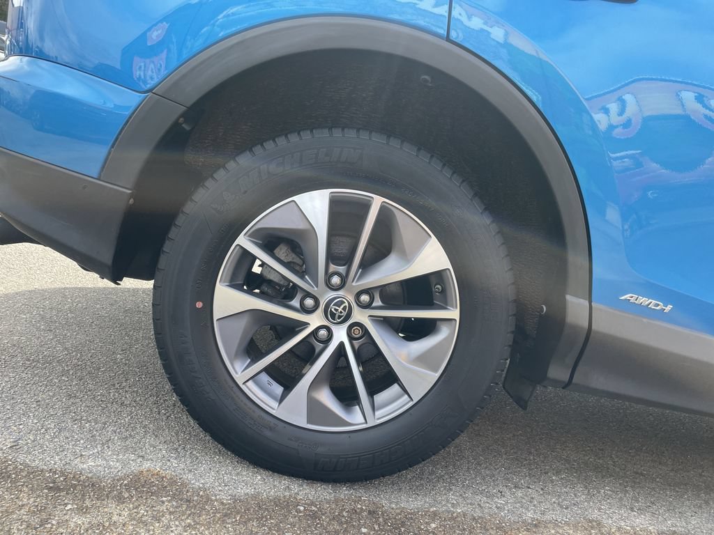 Certified 2018 Toyota RAV4 LE AWD/4WD image 12
