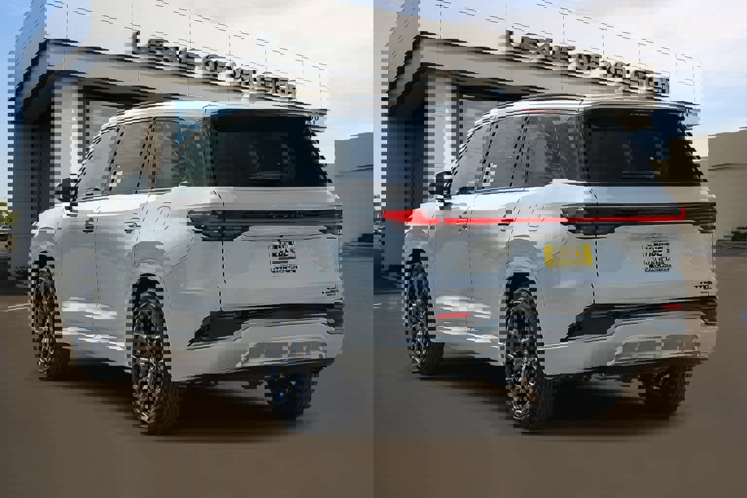 New 2026 Lexus TX 500h AWD image 2