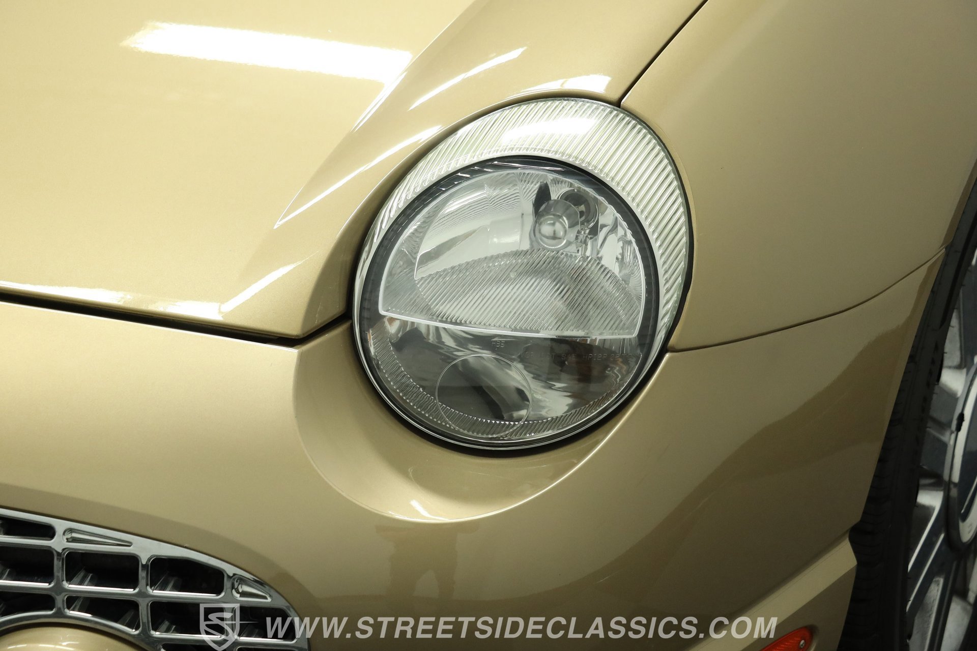 Used 2005 Ford Thunderbird RWD image 19